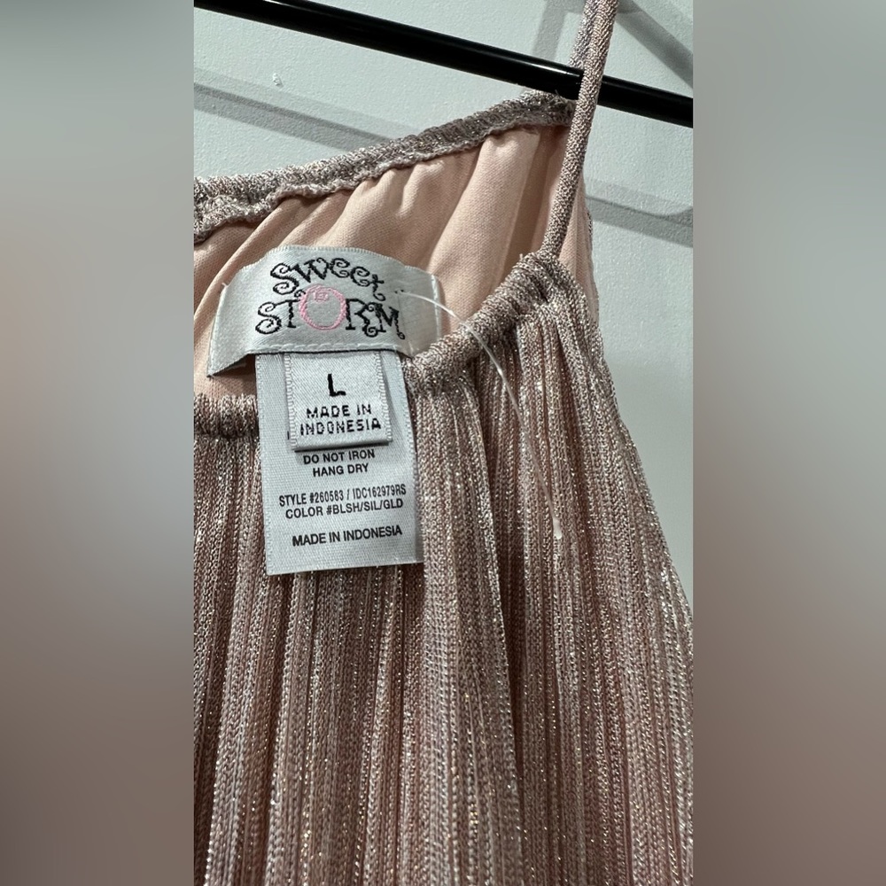 Perfect shimmery dress for spring or summer! - Picture 5 of 6